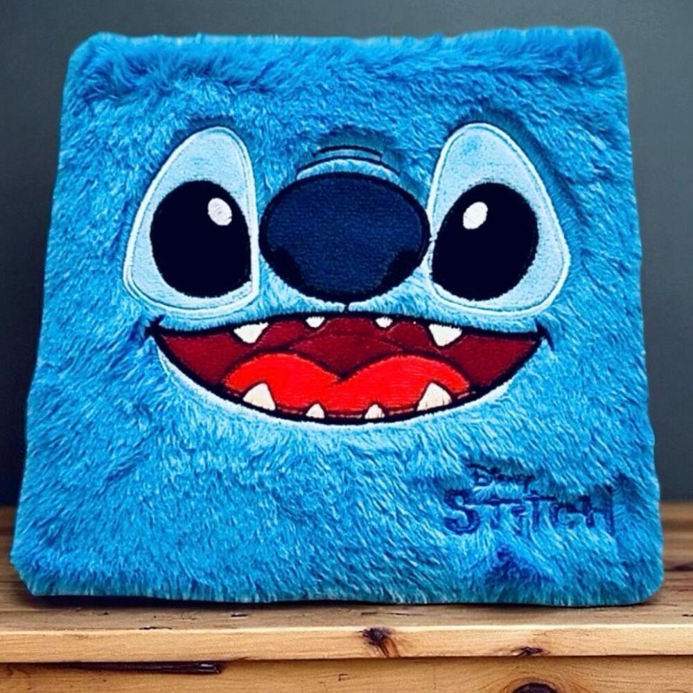 NWT Gorgeous DISNEY Lilo & Stitch Blue & White Furry Cover 16 Eyeshadow Palette
